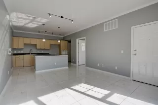 Photo #6: 20007319 Listing