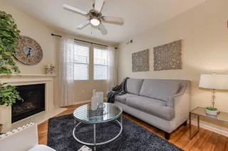 Photo #4: 20007404 Listing