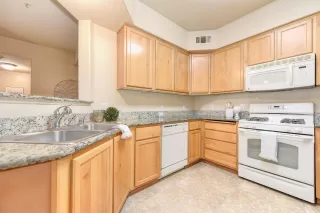 Photo #6: 20007404 Listing