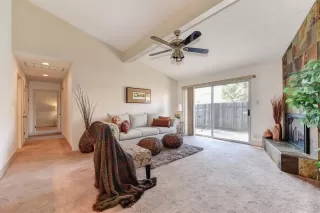 Photo #4: 20007422 Listing