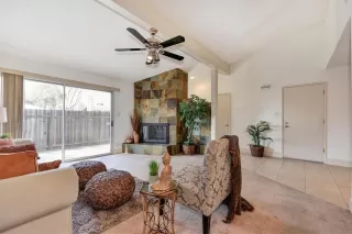 Photo #5: 20007422 Listing