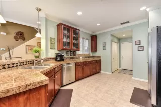 Photo #5: 20007997 Listing