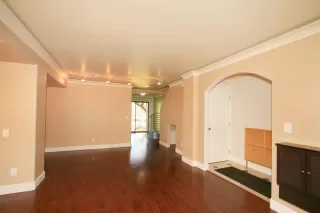 Photo #5: 20008195 Listing