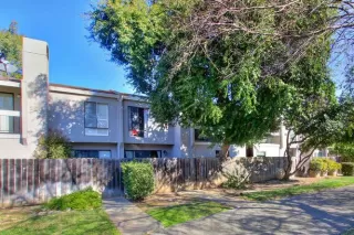 Photo #1: 20008465 Listing 