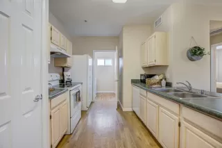 Photo #6: 20008718 Listing