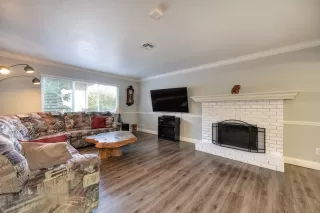 Photo #6: 20008873 Listing