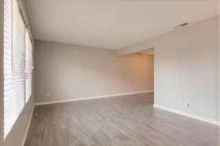 Photo #3: 20008913 Listing