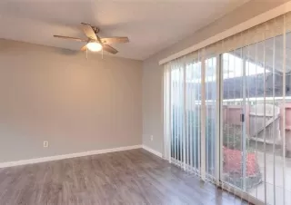 Photo #5: 20008913 Listing