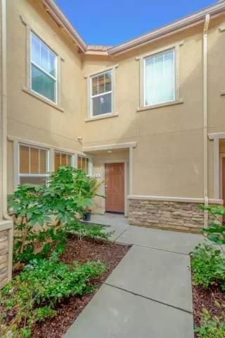 Photo #2: 20010128 Listing