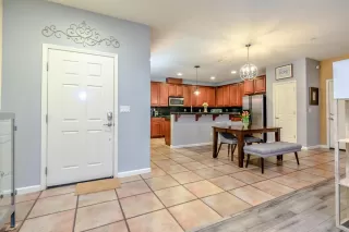Photo #3: 20010128 Listing