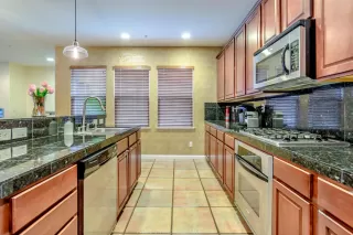Photo #6: 20010128 Listing