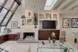 Photo #1: 20010501 Listing