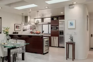 Photo #3: 20010501 Listing