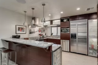 Photo #4: 20010501 Listing