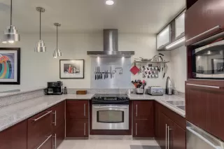 Photo #5: 20010501 Listing