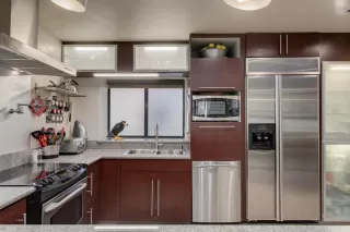 Photo #6: 20010501 Listing