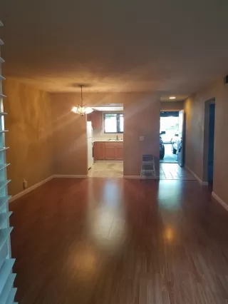 Photo #4: 20011201 Listing