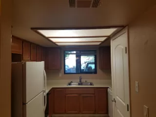 Photo #5: 20011201 Listing