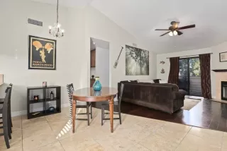Photo #3: 20011225 Listing 