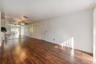 Photo #4: 20011364 Listing