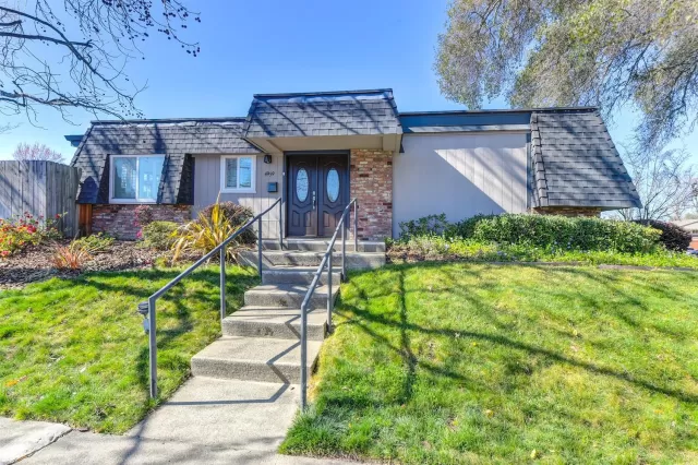 MLS: 20011579 Condo For Sale