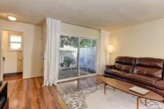 Photo #4: 20012153 Listing