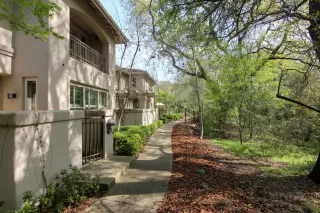 Photo #2: 20015384 Listing