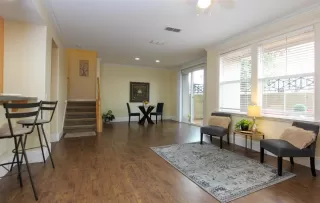 Photo #5: 20017093 Listing