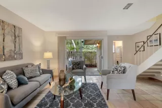 Photo #3: 20017177 Listing