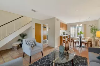 Photo #5: 20017177 Listing