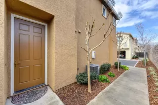 Photo #4: 20018557 Listing