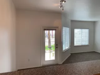 Photo #6: 20019204 Listing