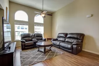 Photo #5: 20019904 Listing