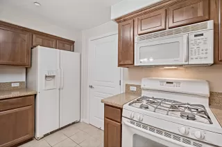 Photo #6: 20020412 Listing