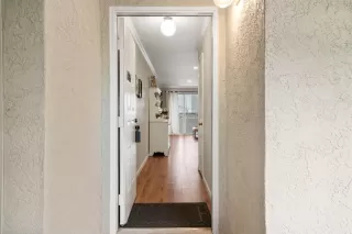 Photo #4: 20020578 Listing 