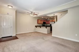 Photo #6: 20020907 Listing