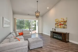 Photo #2: 20020924 Listing 