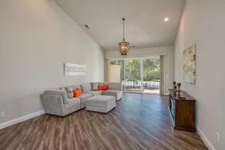 Photo #4: 20020924 Listing 