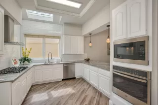 Photo #5: 20020924 Listing 