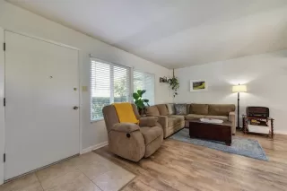 Photo #4: 20021983 Listing