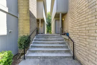 Photo #2: 20022526 Listing