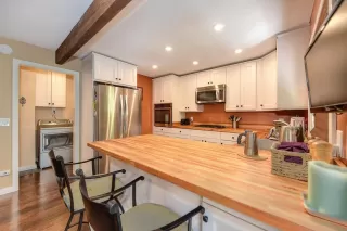 Photo #5: 20022526 Listing