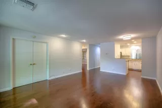 Photo #6: 20024180 Listing