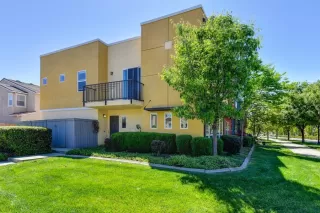 Photo #1: 20024429 Listing 