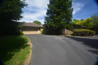 More Details about MLS # 20024451 : 4923 VILLAGE OAKS DR