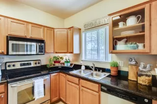 Photo #6: 20025292 Listing