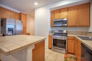 Photo #3: 20026208 Listing