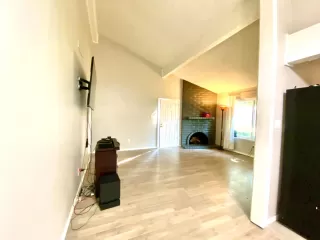 Photo #4: 20026548 Listing