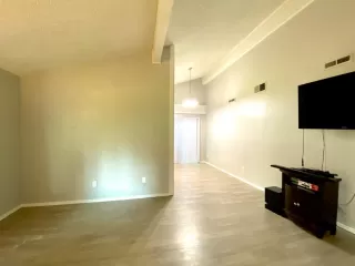 Photo #5: 20026548 Listing