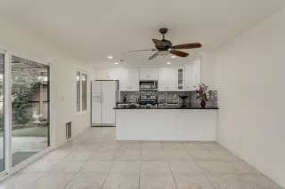 Photo #4: 20027883 Listing